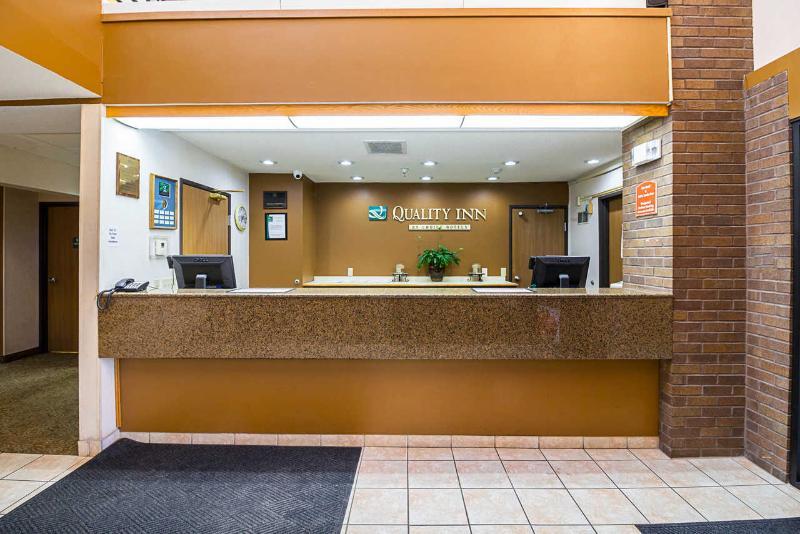 Quality Inn Thief River Falls Buitenkant foto